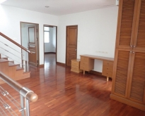 4 story Townhouse near BTS Sala daeng