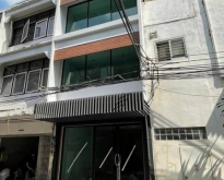 Commercial building for rent, just renovated, in Ekkamai area