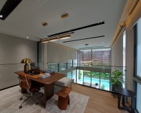 ทาวน์โฮม 3 ชั้น Luxury Pool Villa ใจกลางเมือง Nivass Sukhon10 4be