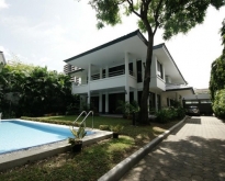 House in Ekkamai soi 4 with swimmingpool