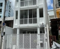 ขายอาคาร3 ชั้นสร้างใหม่  วิภาวดีซอย 2 ใกล้มหาวิทยาลัยหอการค้าไทย