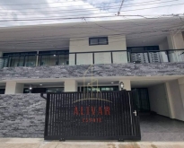 ให้เช่า ทาวน์เฮ้าส์ 2 ชั้น 6 ห้องนอน สุขุมวิท 26