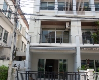 ขายทาวน์โฮม 3 ชั้น บ้านกลางเมือง ศรีนครินทร์ 20 ตารางวา 3 ห้องนอน