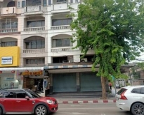ให้เช่าอาคารพาณิชย์4.5ชั้น2คูหา ซอยลาดพร้าว 71 ใกล้ Central Eastv