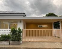 บ้านชั้นเดียวสร้างใหม่ ห่างเซ็นทรัลเฟสแค่ 7กม. สภาพแวดล้อมดี อ.สันทราย