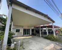 3 ห้องนอน 2 ห้องน้ำ (1 อ่างอาบน้ำ) 2 ลานจอดรถ