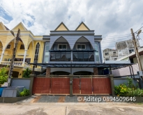 ขายบ้าน 77 ตรว. 8 ห้องนอน ซ.พัฒนาการ 20 ทาวน์โฮม 3 ชั้น 2 หลังติด