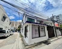 ทาวน์เฮ้าส์ ลาดพร้าว 41 ( ซอยภาวนา ) หลังริม