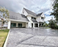 ขายบ้านรีโนเวทใหม่ด้วยวัสดุอย่างดีรวมเฟอร์อย่างหรูหิ้วกระเป๋าเข้า