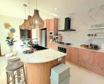 บ้านสร้างใหม่ สไตล์โมเดินลักชัวร์รี่ พร้อมสระว่ายน้ำส่วนตัว ใกล้เมือง